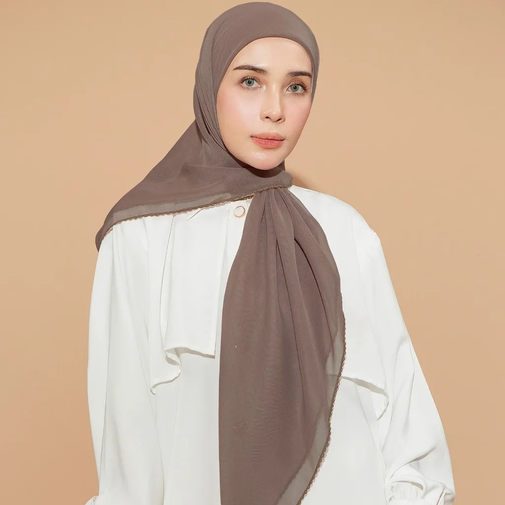5 Inspirasi Outfit Ngantor Modern dan Elegan di 2025