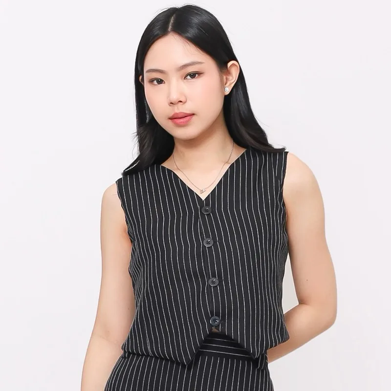 5 Inspirasi Outfit Ngantor Modern dan Elegan di 2025